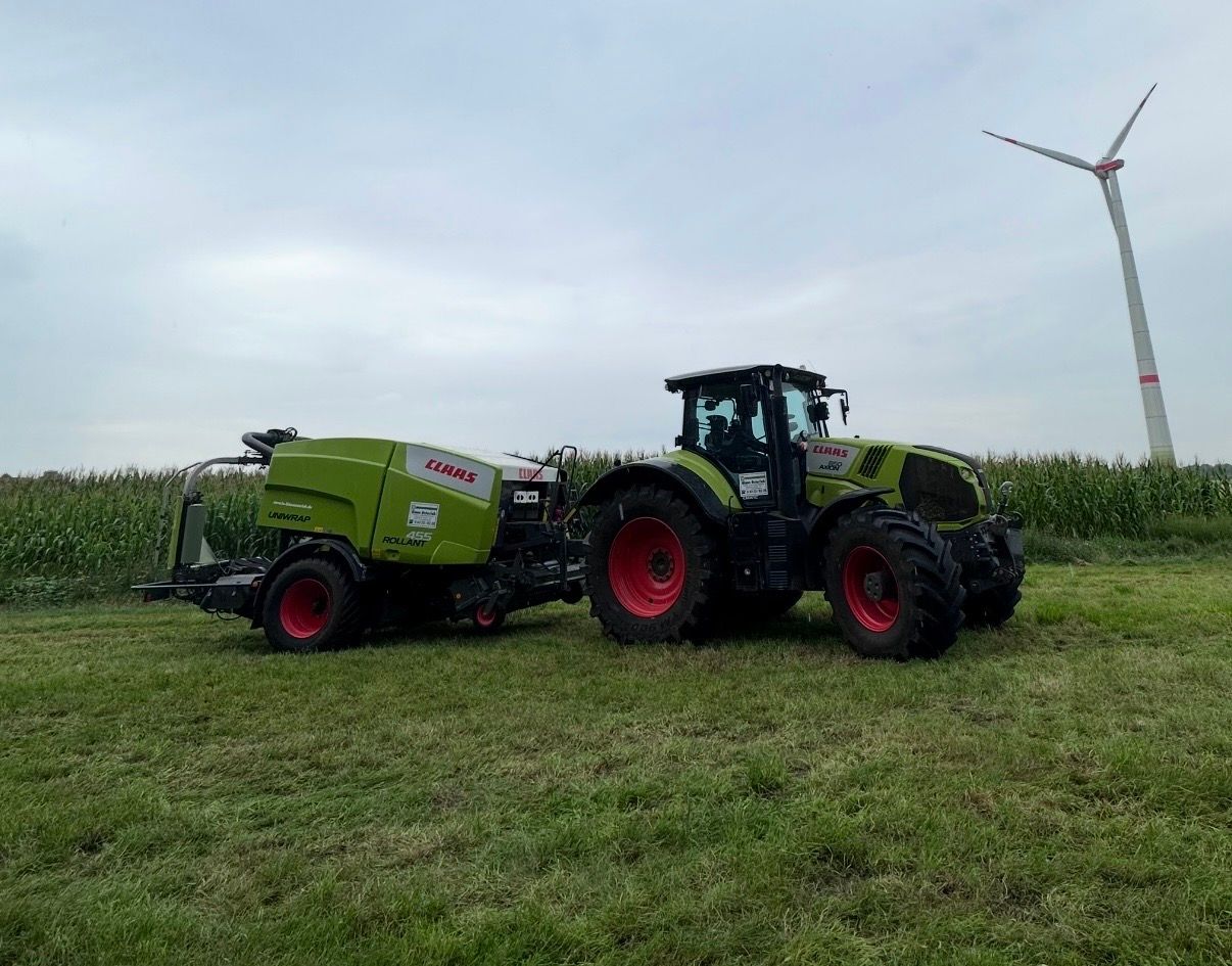 Claas Rollant 455 Uniwrap Press-Wickel-Kombination am Feldrand